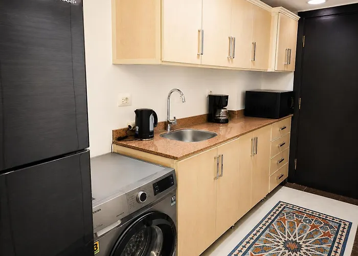 Cecelia With Private Apartment *